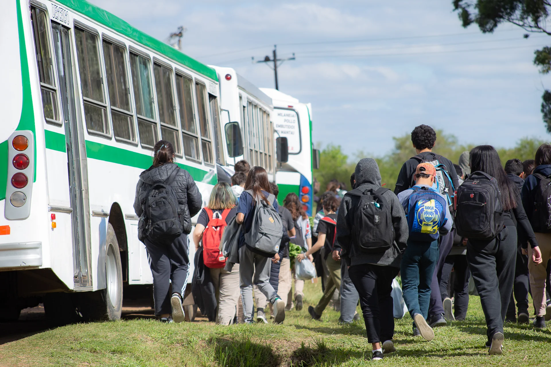 El transporte escolar rural acerca a más de 10.000 estudiantes a la escuela