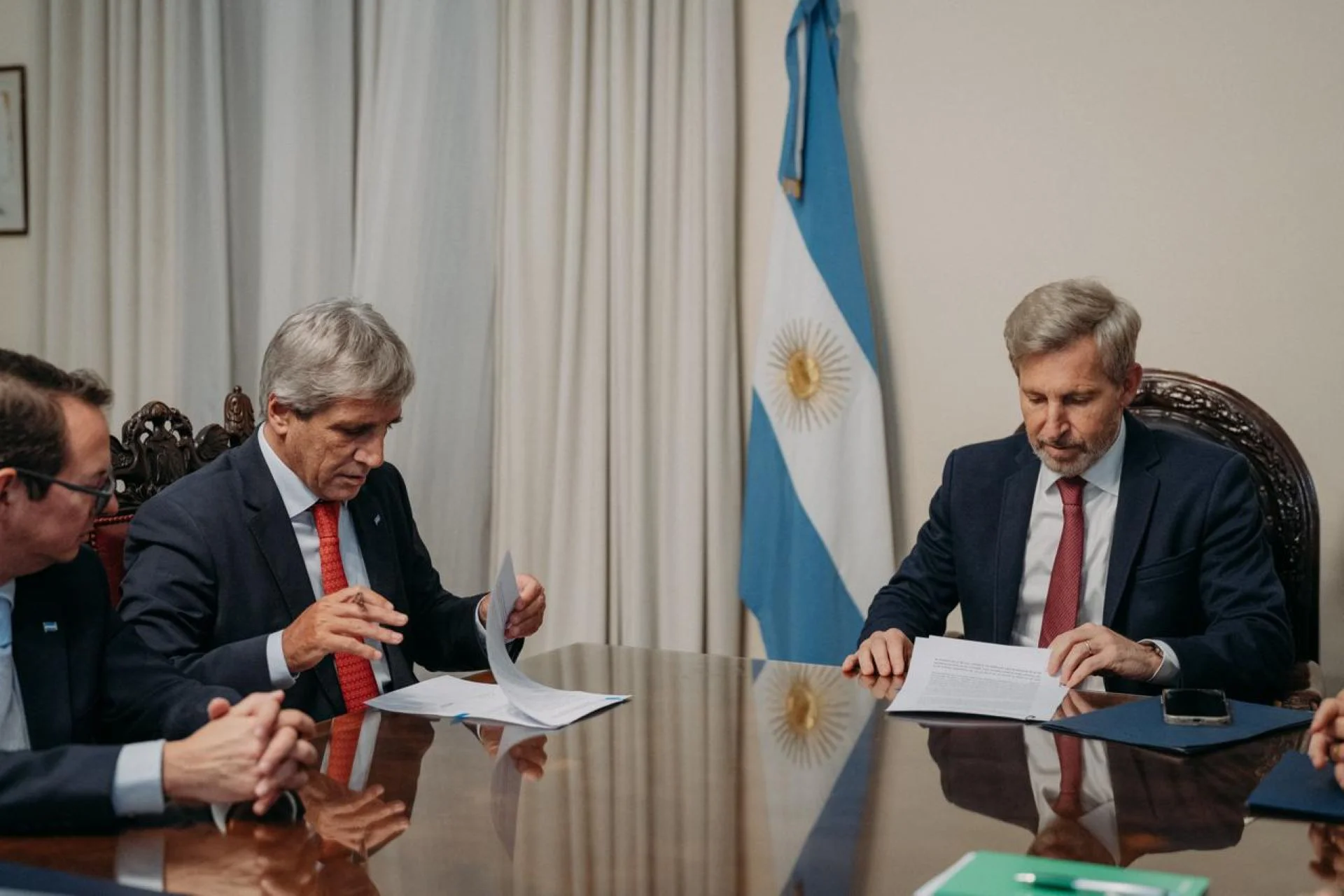 Frigerio firmó un convenio con Nación que reconoce deudas a favor de Entre Ríos y transfiere inmuebles
