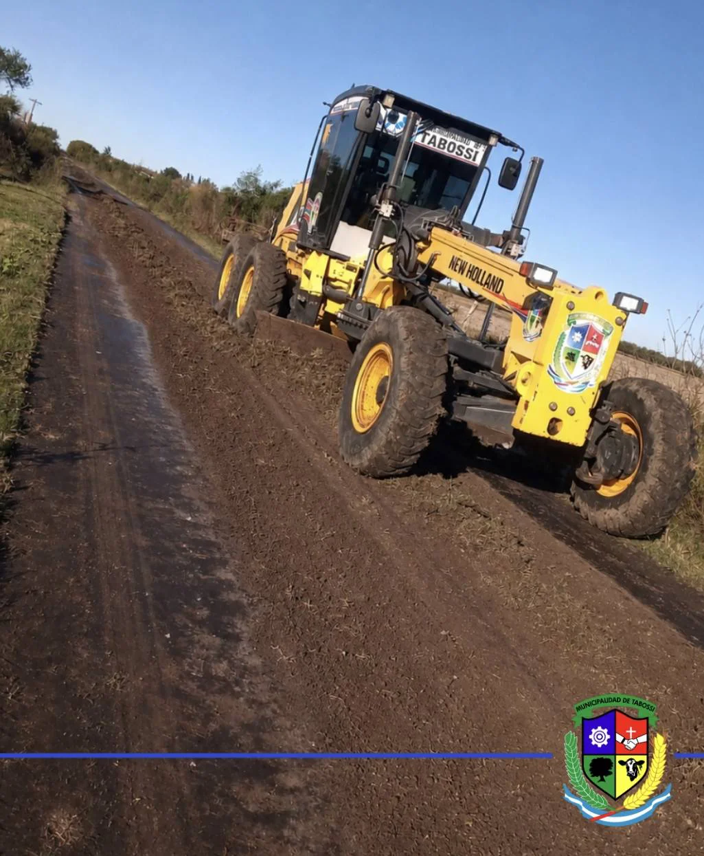 Tabossi: Realizan mejoras en el camino que conecta con Ruta 32
