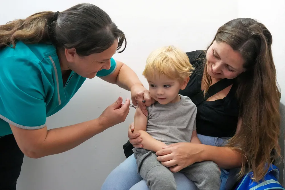 Entre Ríos comienza a vacunar contra la gripe a mayores de 65 años y personas con patologías 02 (1)